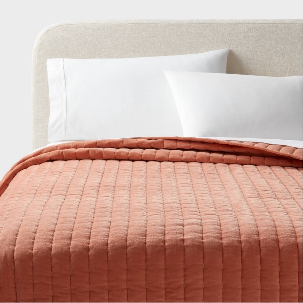 King Channel Stitch Velvet Quilt Light
Terracotta - Threshold™